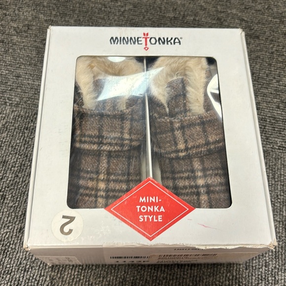 Minnetonka Mini-Tonka Style Baby Booties (5394) - Picture 4 of 6